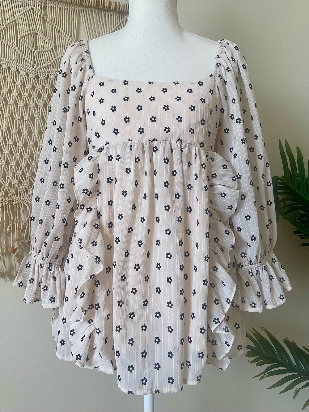 Altar'd State Cream Floral Babydoll Blouse Open Back Ruffle Sleeve Medium